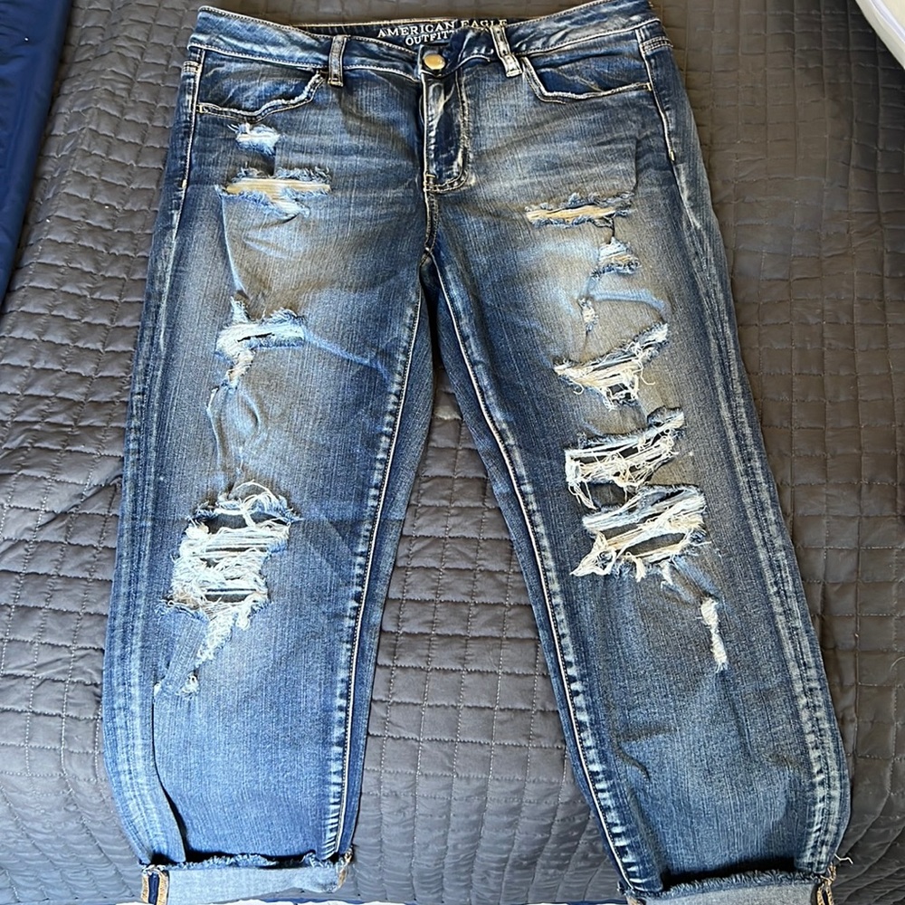 Distressed American Eagle Jegging Crops